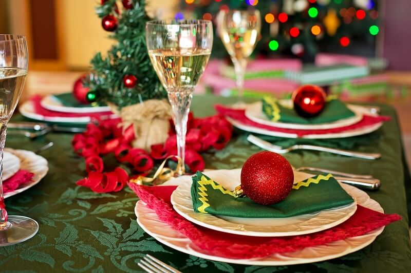 The Complete Guide To Christmas Dinner Table Decorating