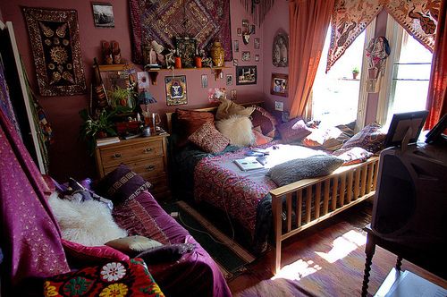 Tips For Decluttering Your Bedroom