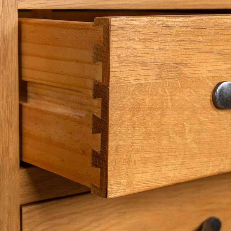 Canterbury Oak 2 over 4 Chest of Drawers detail
