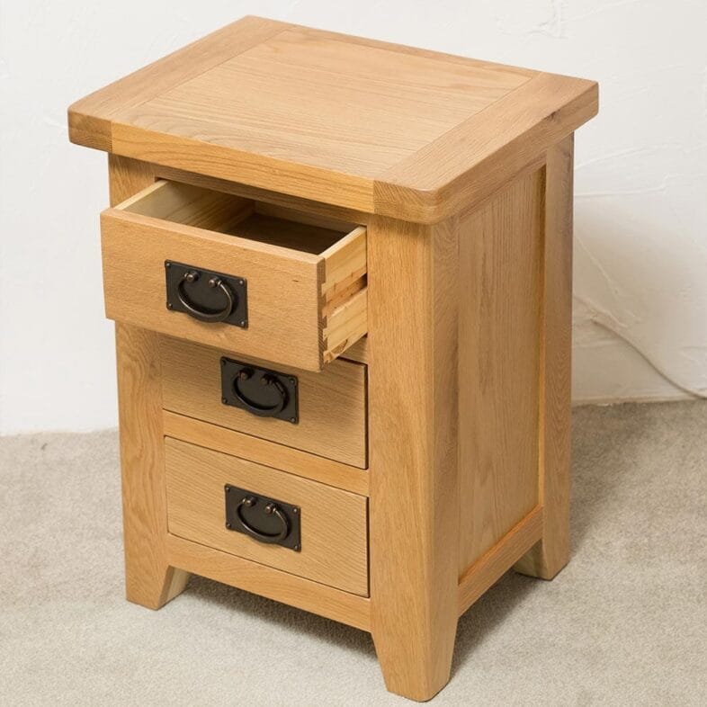 Chester Oak 3 Drawer Bedside Cabinet - Image 6