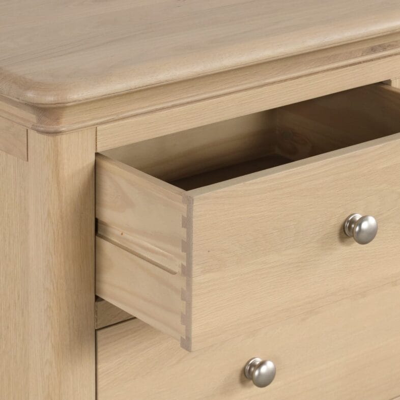 Cornwall Oak 3 Drawer Bedside Cabinet - Image 3