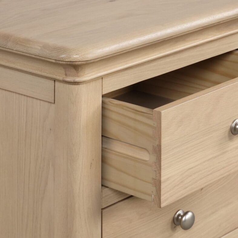 Cornwall Oak 3 Drawer Bedside Cabinet - Image 4