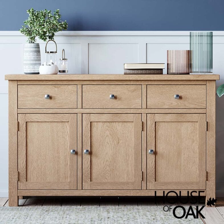 Keswick Oak 3 Door 3 Drawer Sideboard - Image 9