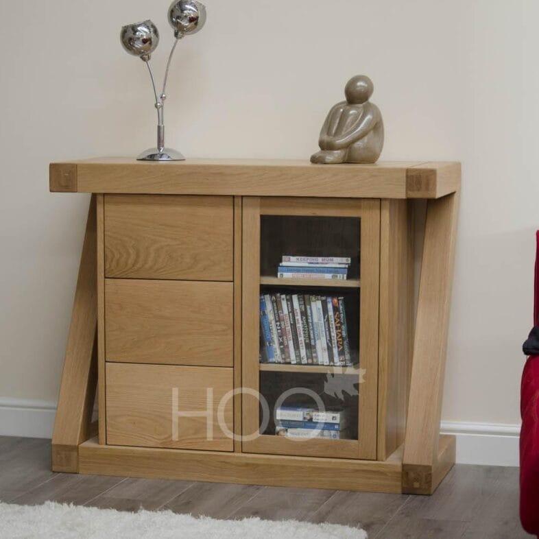Z Oak Small Glazed Chest