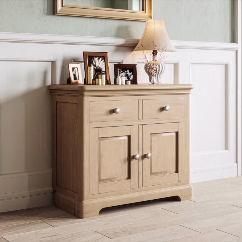 Cornwall Oak 2 Door 2 Drawer Sideboard lifestyle